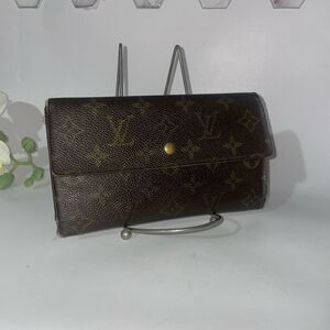 Authentic Louis Vuitton Monogram International Wallet